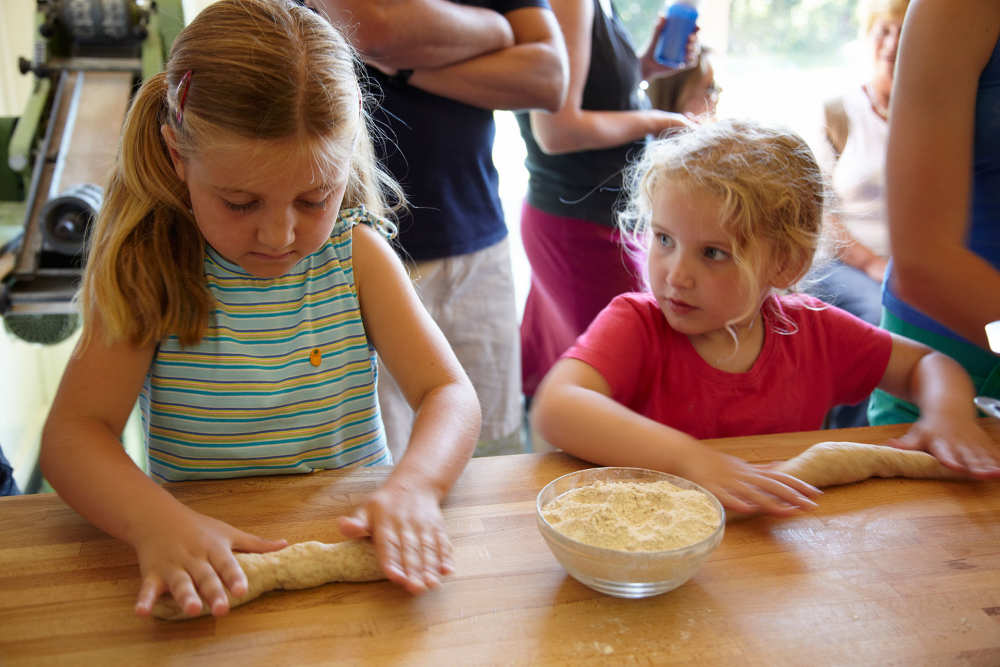 De Bonte Belevenis, baking bread