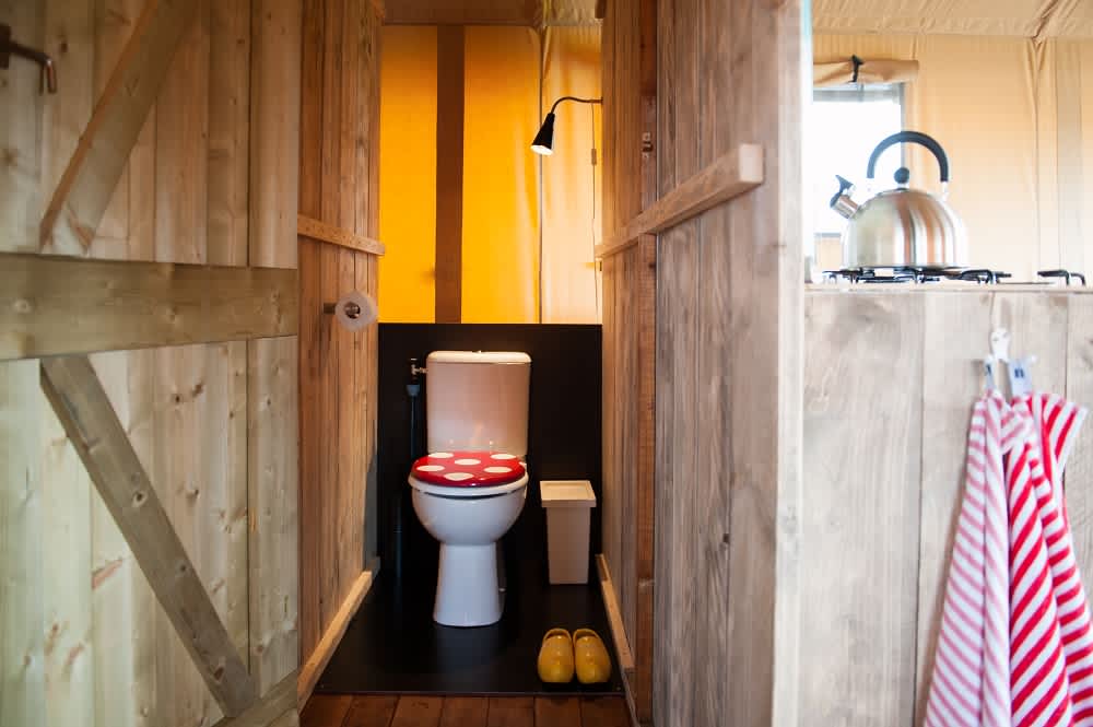1000x667 Safaritent toilet