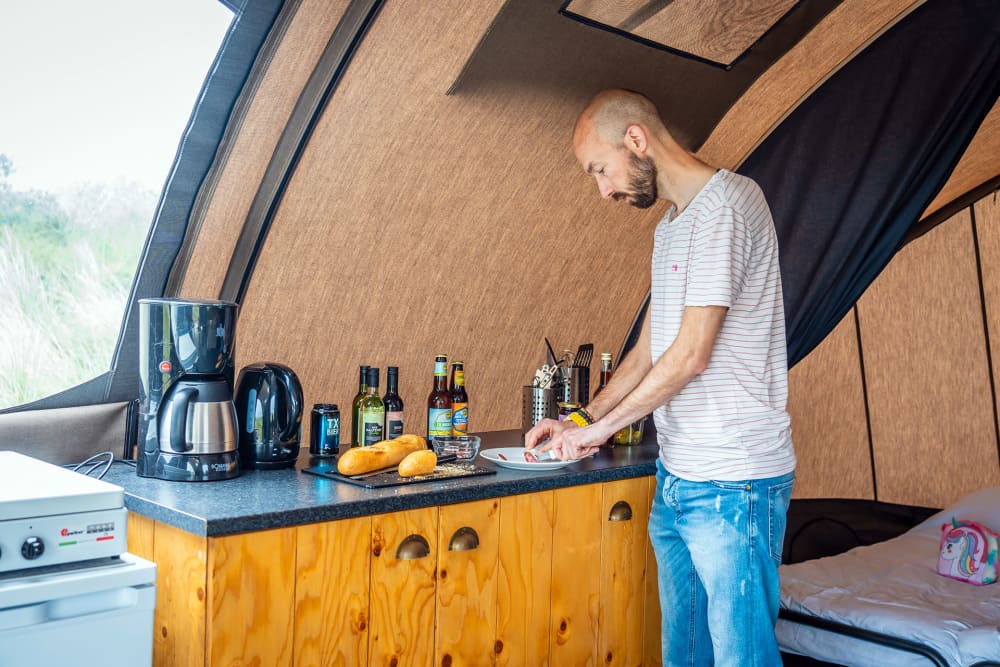Camping Kogerstrand, ingerichte tent, keuken