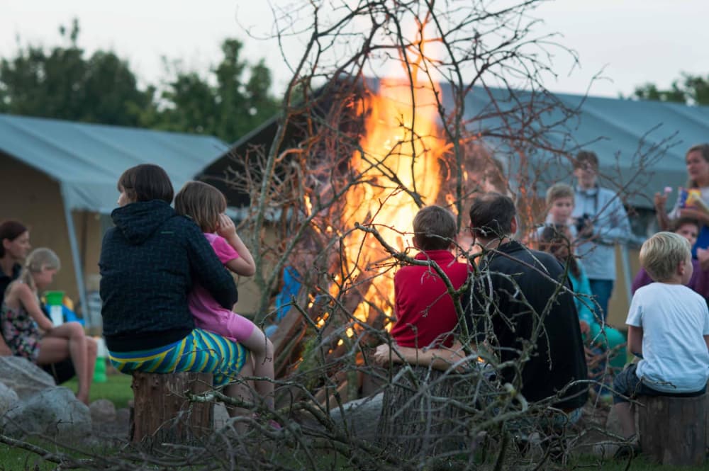 FarmCamps Geele Bosch Friesland kampvuur marsh