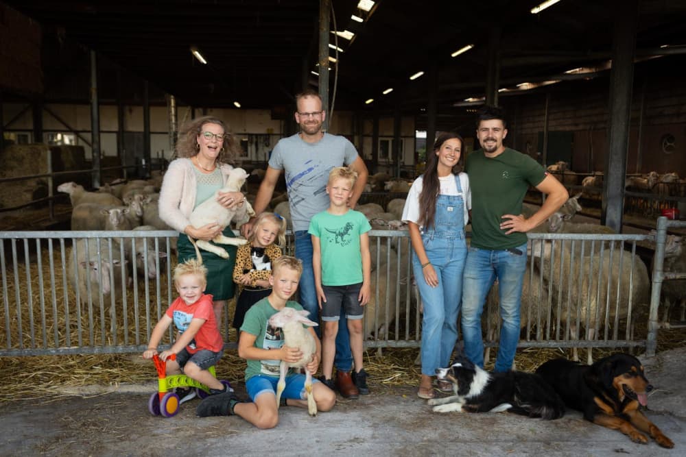 FarmCamps Mariekerke gezinsfoto boeren familie