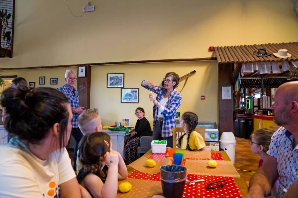 FarmCamps Five Star Zeeland chips maken met bo