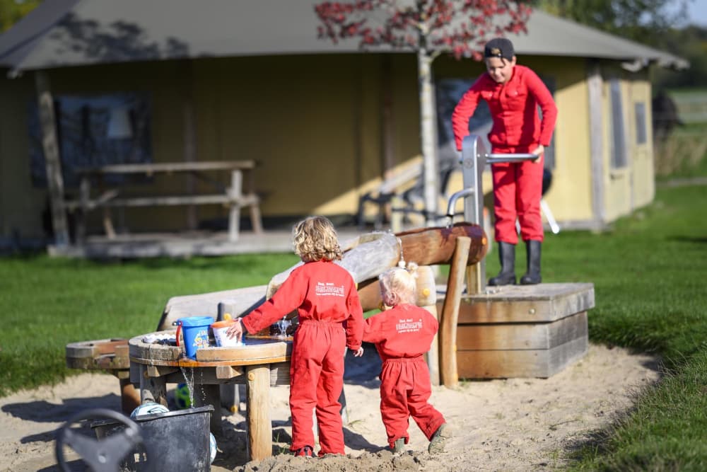 FarmCamps De Smulhoeve kinderen spelen waterpr