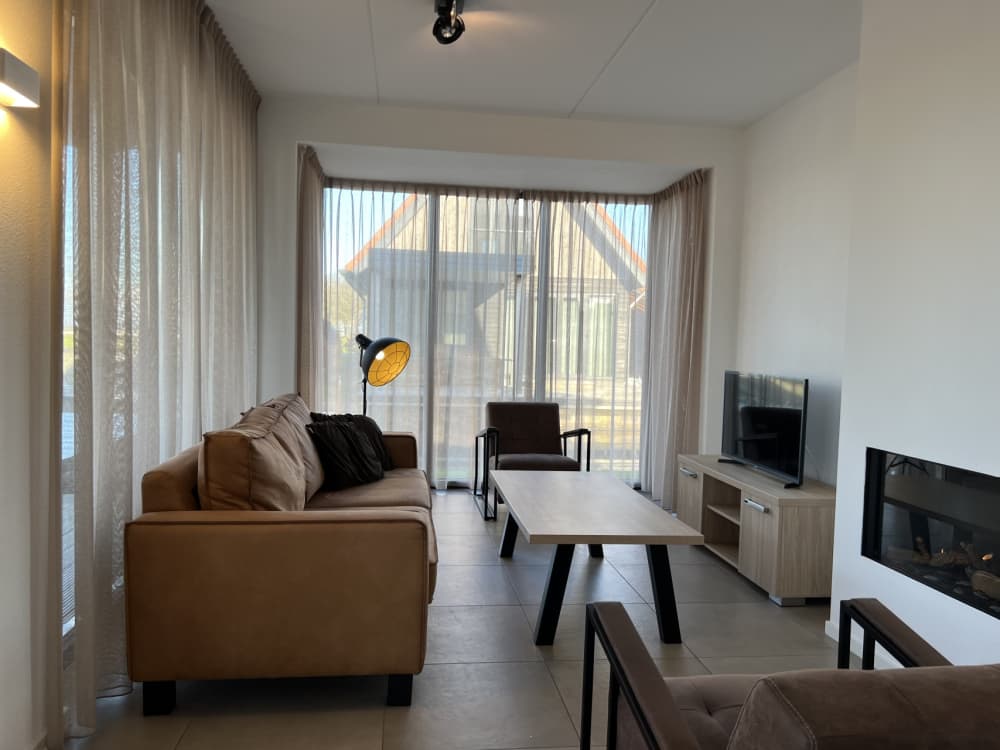 CFC8D653-CB94-4D5E-8FFF-085F5CC80F70