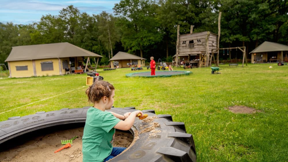 FarmCamps Op de Beemd Brabant meisje spelen za