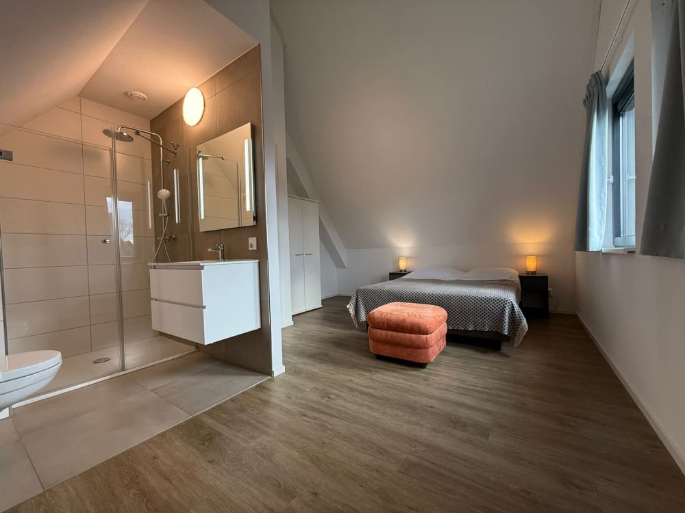 ffb805b1-49e2-40fc-a9ad-0e7358707512