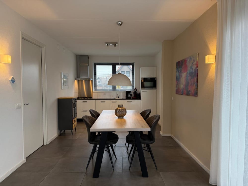 b78a198c-2be7-4323-8e0f-2004d5717ede