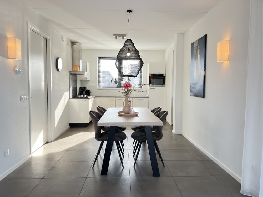 2BE68350-9564-42CD-B922-EC93B3551DDB