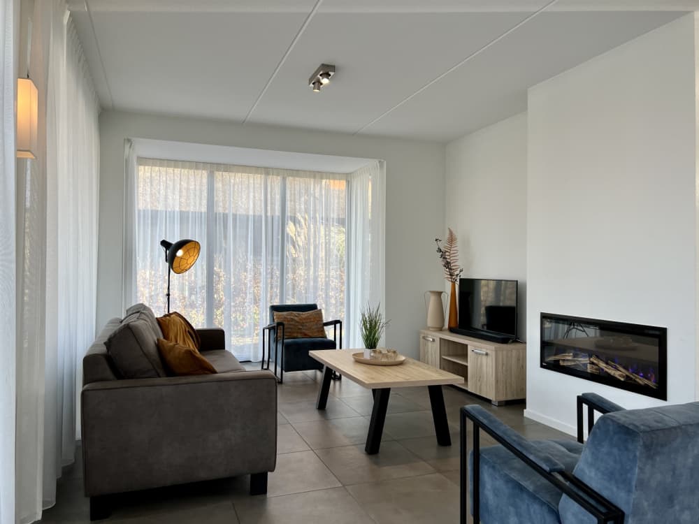 24DA6CA0-58B0-40FC-A689-B957FB74D461