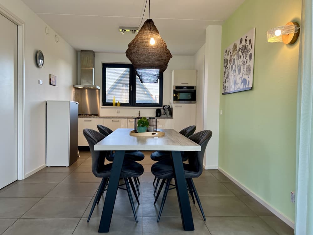 87BED0F1-FA62-4754-B2B9-EF5C47347A4A