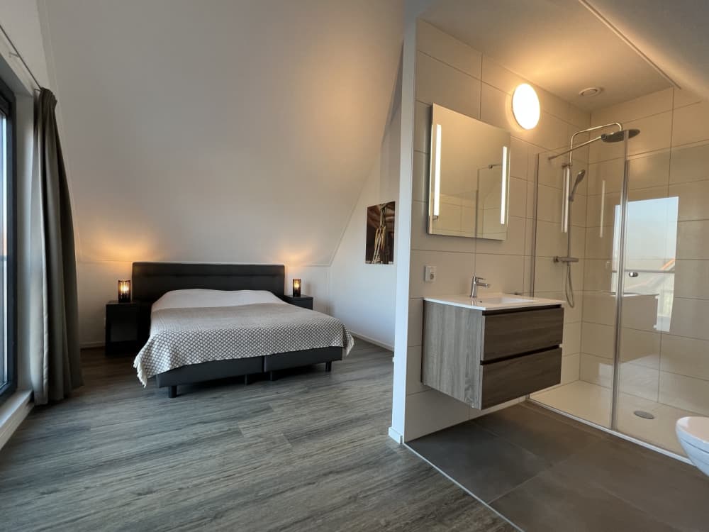 FBAA4A95-F488-4333-A341-9F991247C8D8