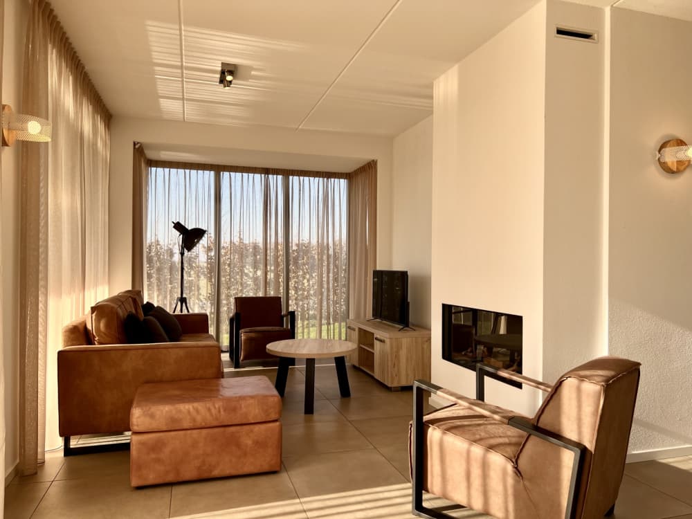 EF2603C5-8F06-4D89-A6D0-441371C77652