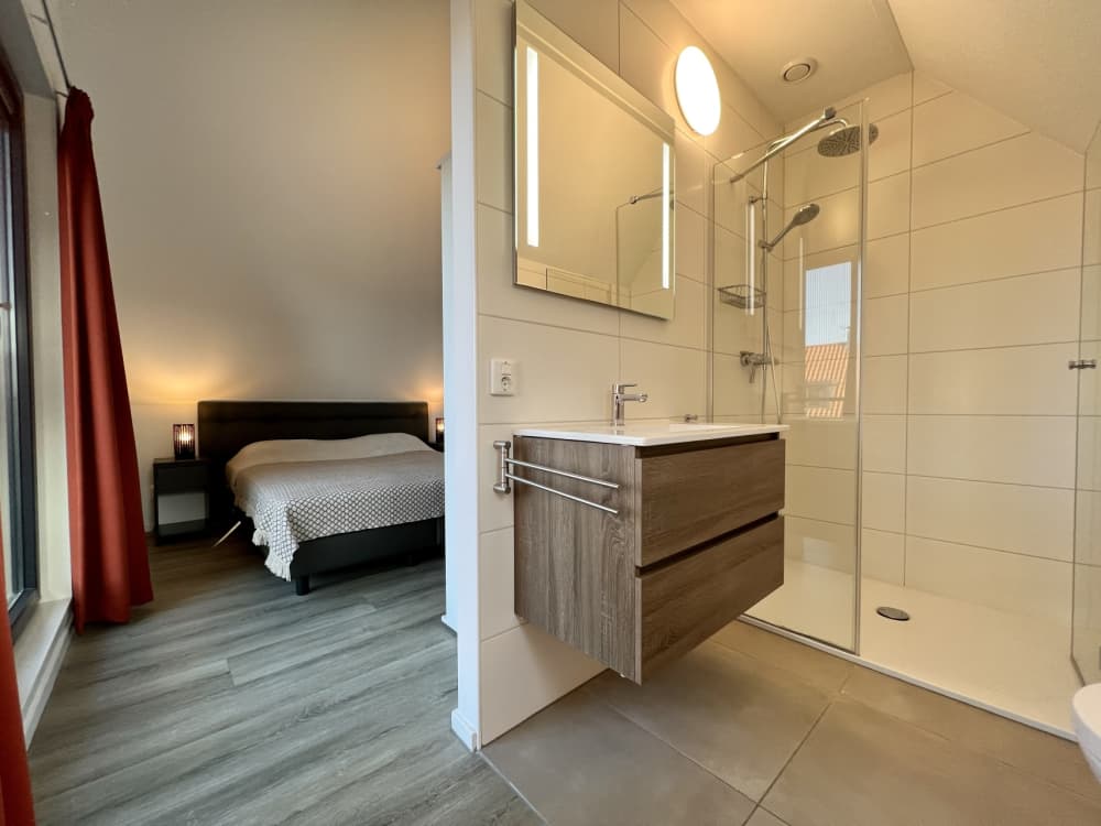 FC113E86-9D86-4DBC-8583-0AE6CA1ED496