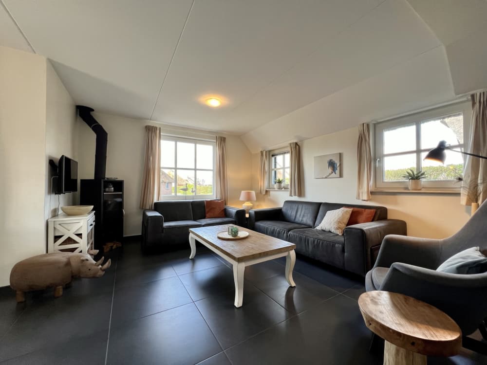 3C0B0B85-85D1-4A56-A53F-FC9676864815