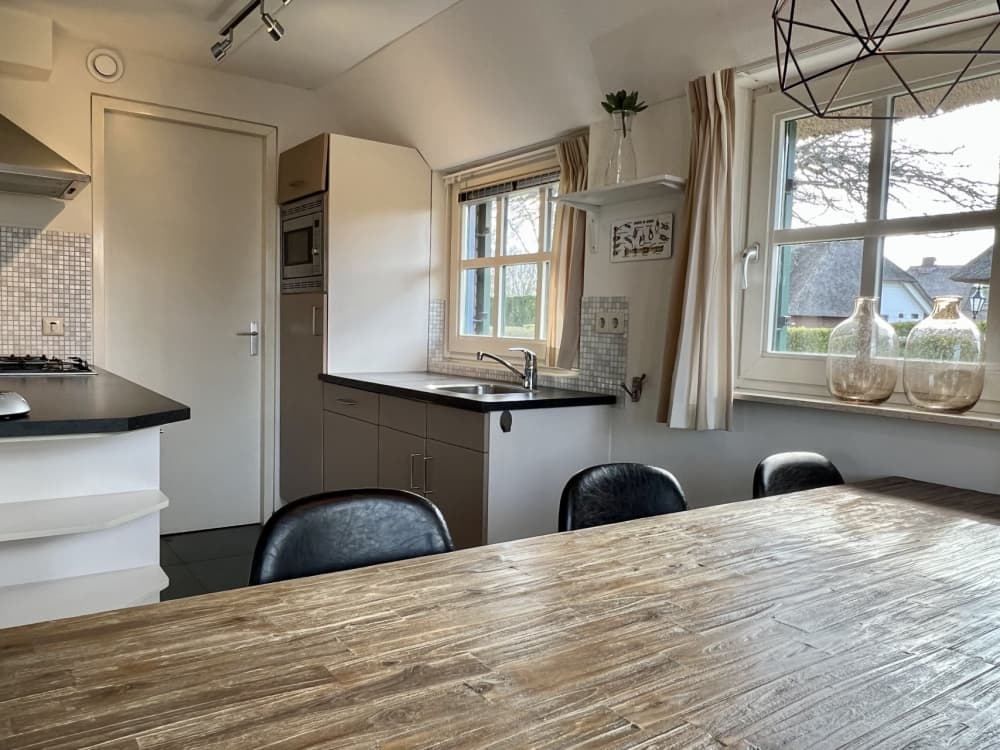 5B3BC72D-2096-4719-BB2E-1B398DF7B5D8