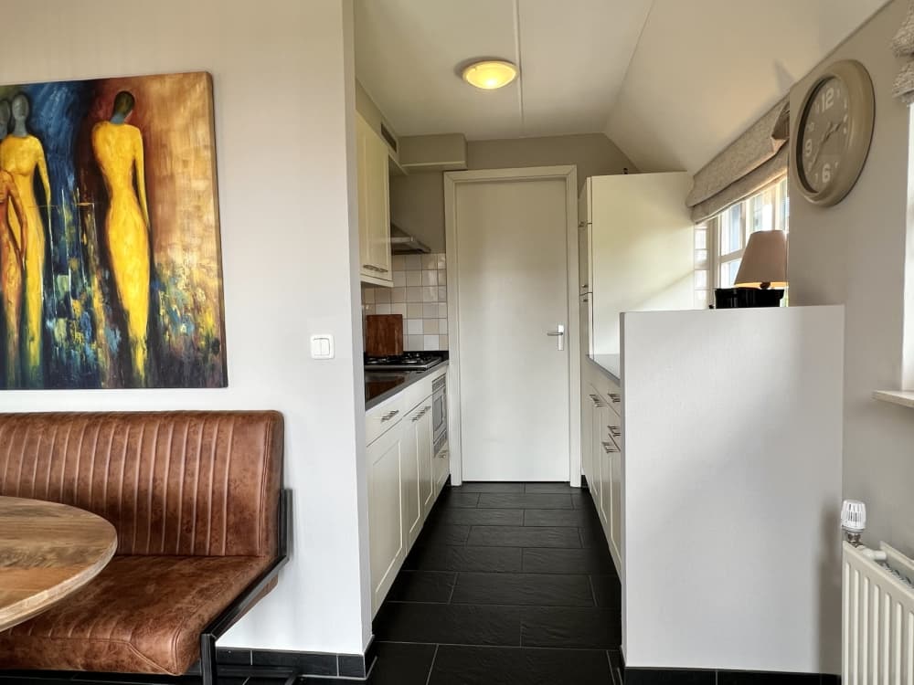 ECA39960-3F84-4E4C-BDA8-50E91352FA0E