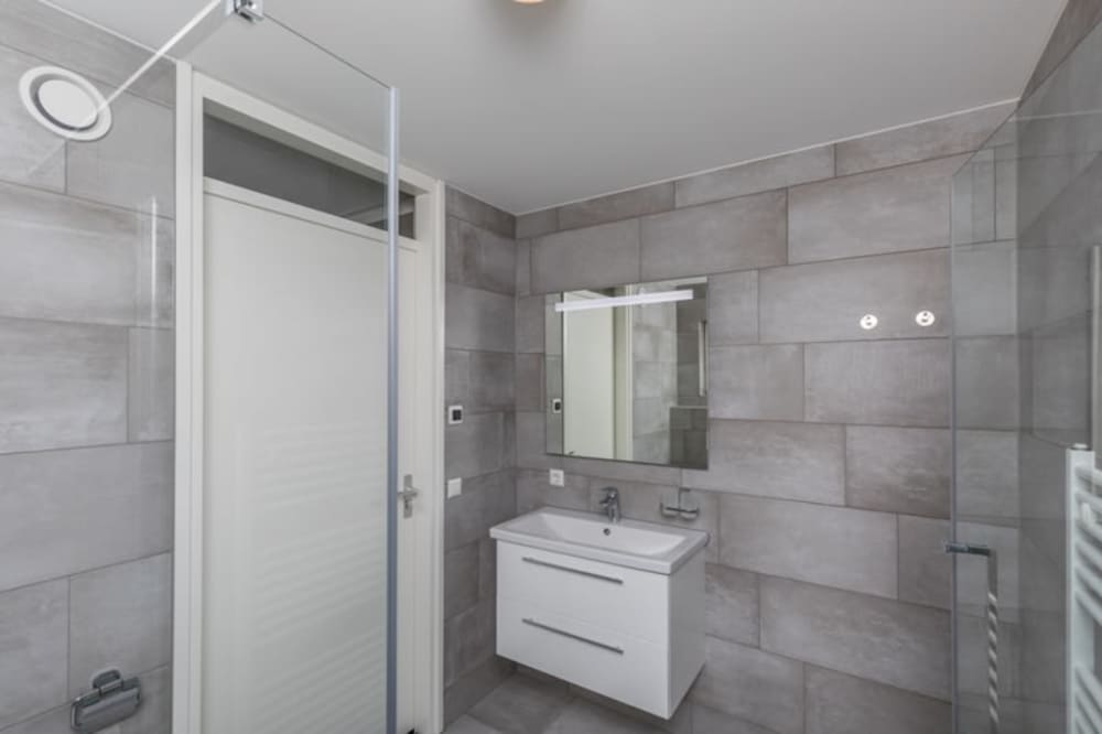 New 13. Marinapark Oude-Tonge - Kreek 6 badkam