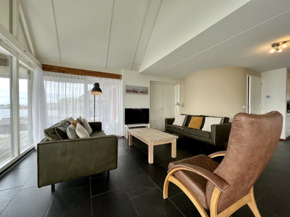 B7F5B49C-FAF5-4875-BE70-841E5ADEDA7F