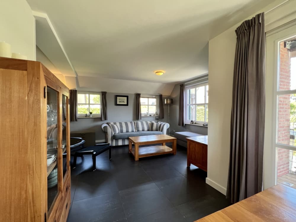 4AA4C4A2-680B-4568-9742-EE56286FA1A2