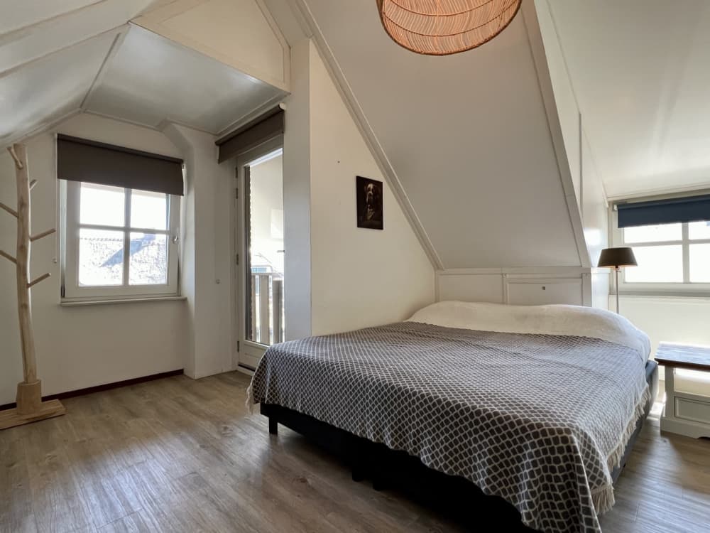 AC9AC11B-4179-4FE6-93E1-3EBB46415121