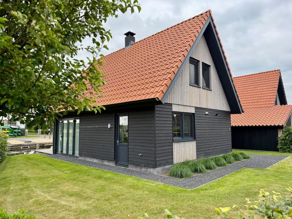 Buitenzijde achterkant villa 8