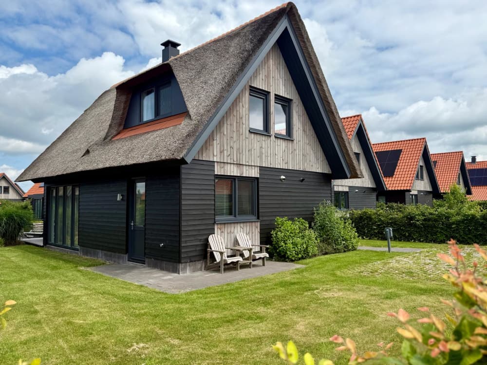 Buitenzijde achterkant villa 20 2