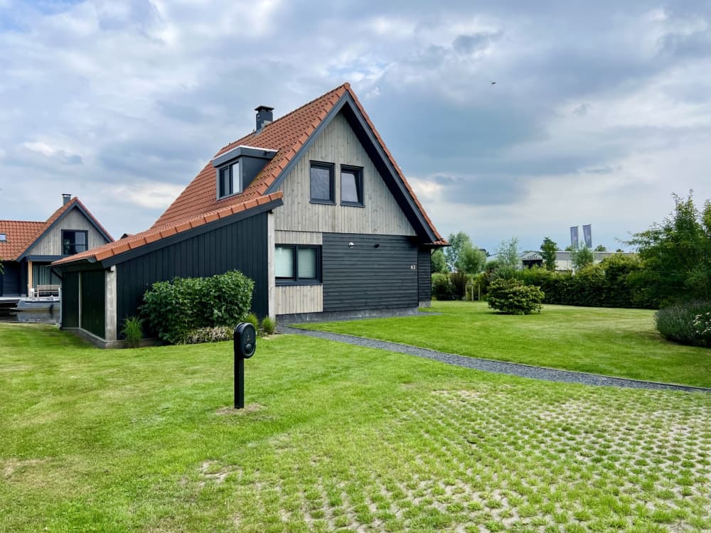 AAB231F2-CD9A-45B3-8A47-90D187762382