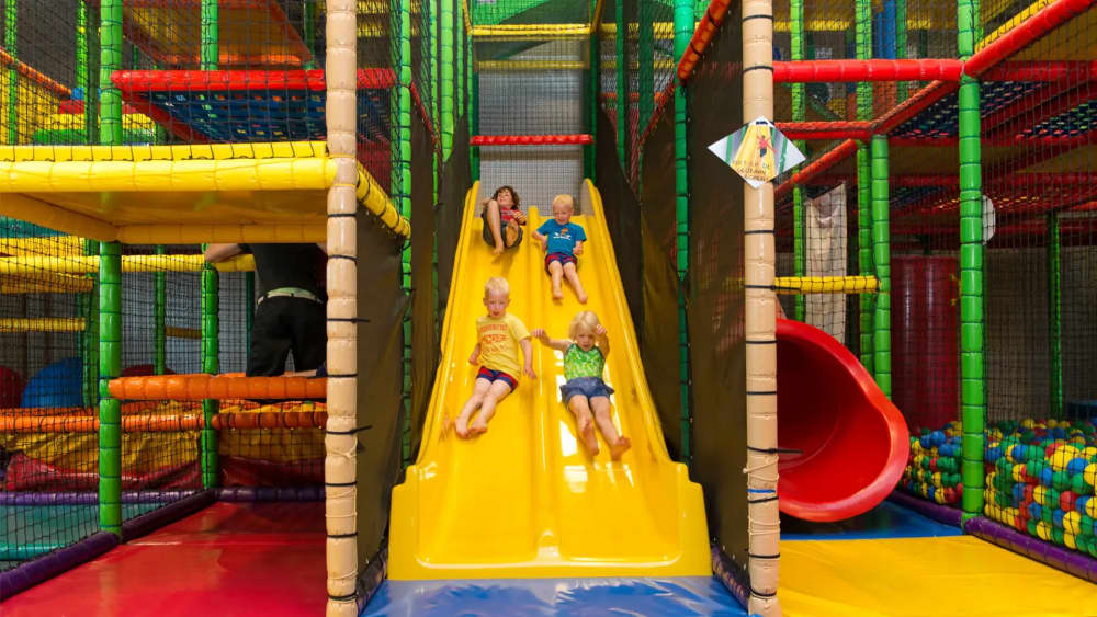 FarmCamps Five Star kinder glijden van glijbaan binnenspeelplaats