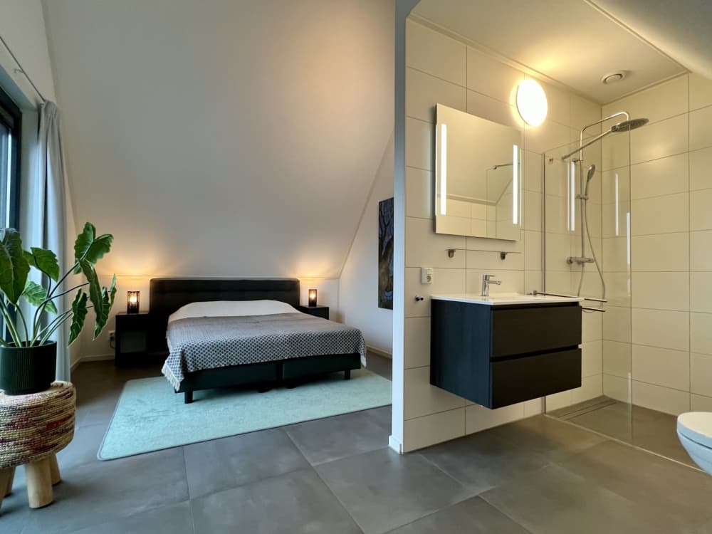 E725240E-3D8F-42E8-9270-8A9F18B3E79D