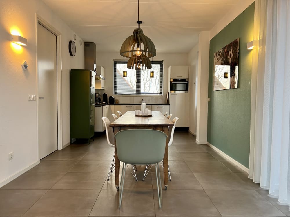 60F6BCD5-F176-4F60-A4DD-B872945029C7