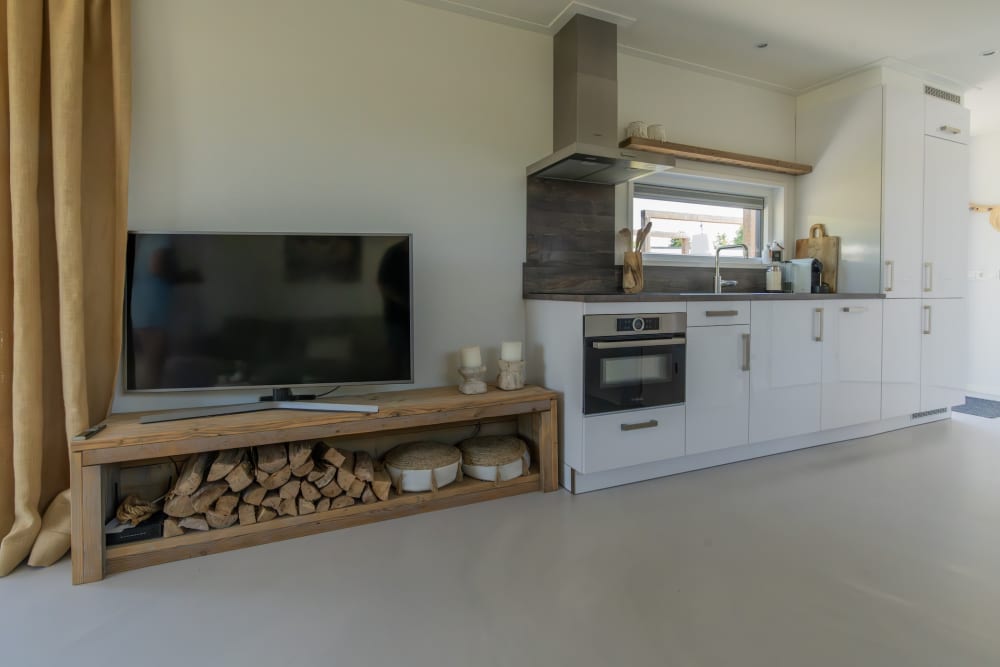 Foto 9, tv met keuken