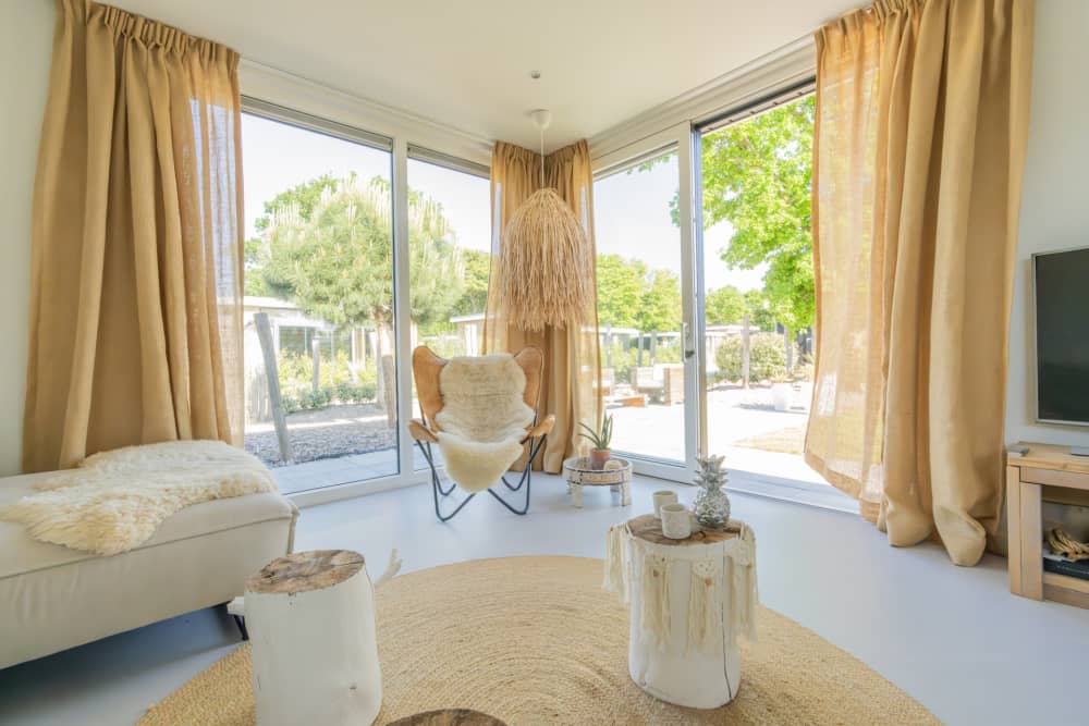 Foto 6, zithoek met schuifpui