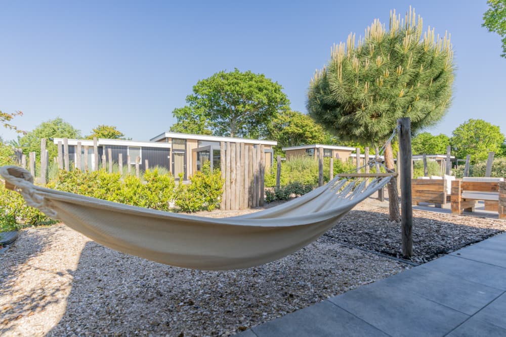 Foto 20, hangmat en zijtuin