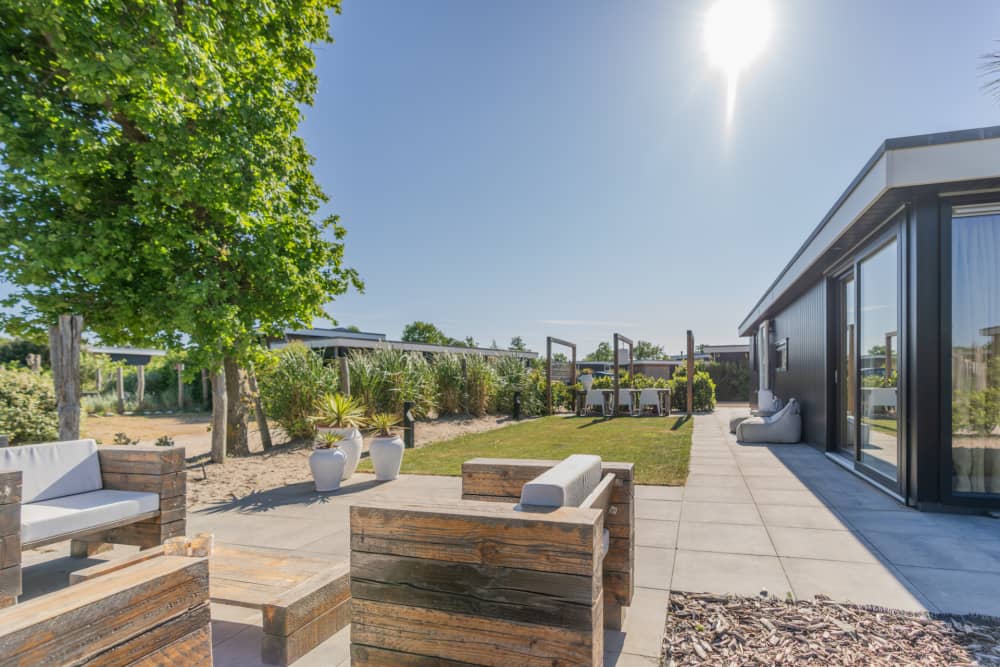 Foto 22, zitgedeelte terras overzicht