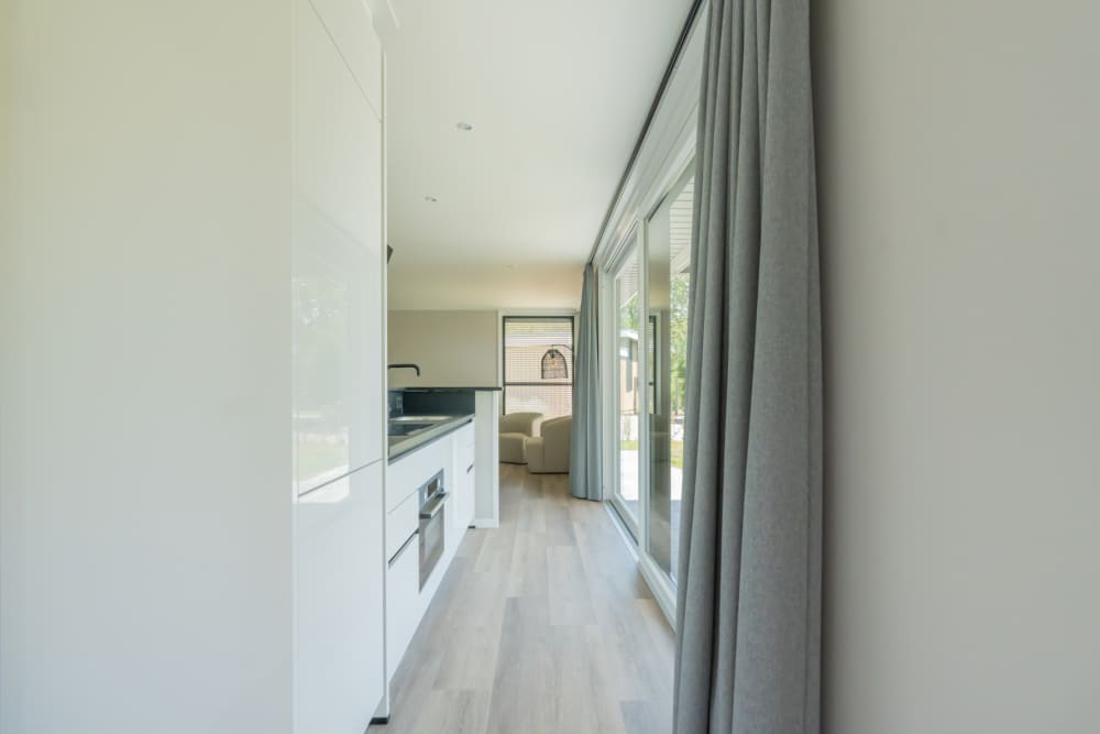 Foto 9, keuken met gang naar woonkamer