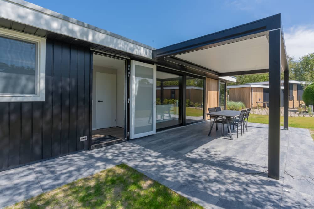 Foto 16, terras met overkapping I