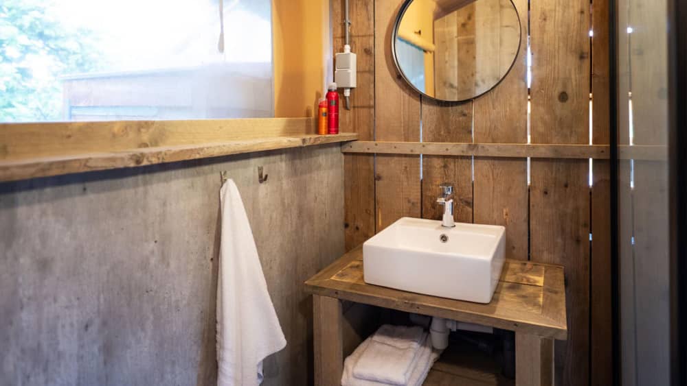 Farmtent badkamer spiegel