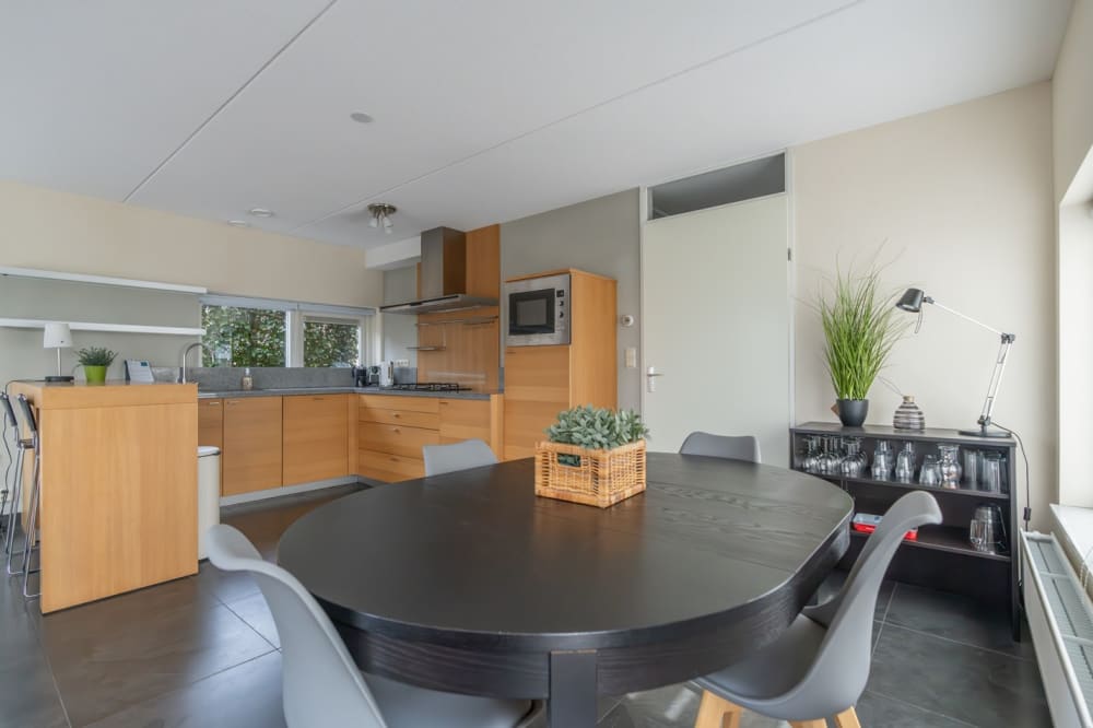 5. Marinapark Oude-Tonge, Kreek 18, eethoek en keuken