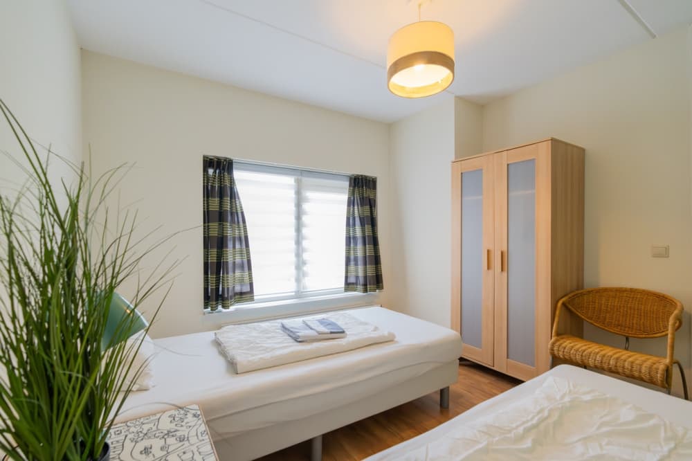 8. Marinapark Oude-Tonge, Kreek 18, slaapkamer bg II