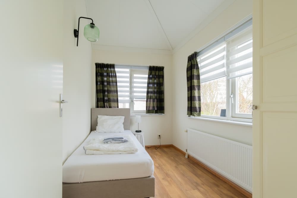 11. Marinapark Oude-Tonge, Kreek 18, slaapkamer verdieping II