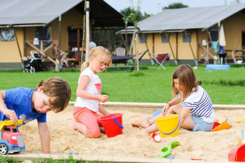 FarmCamps Hoeve Sonneclaer Drenthe zandbak kin