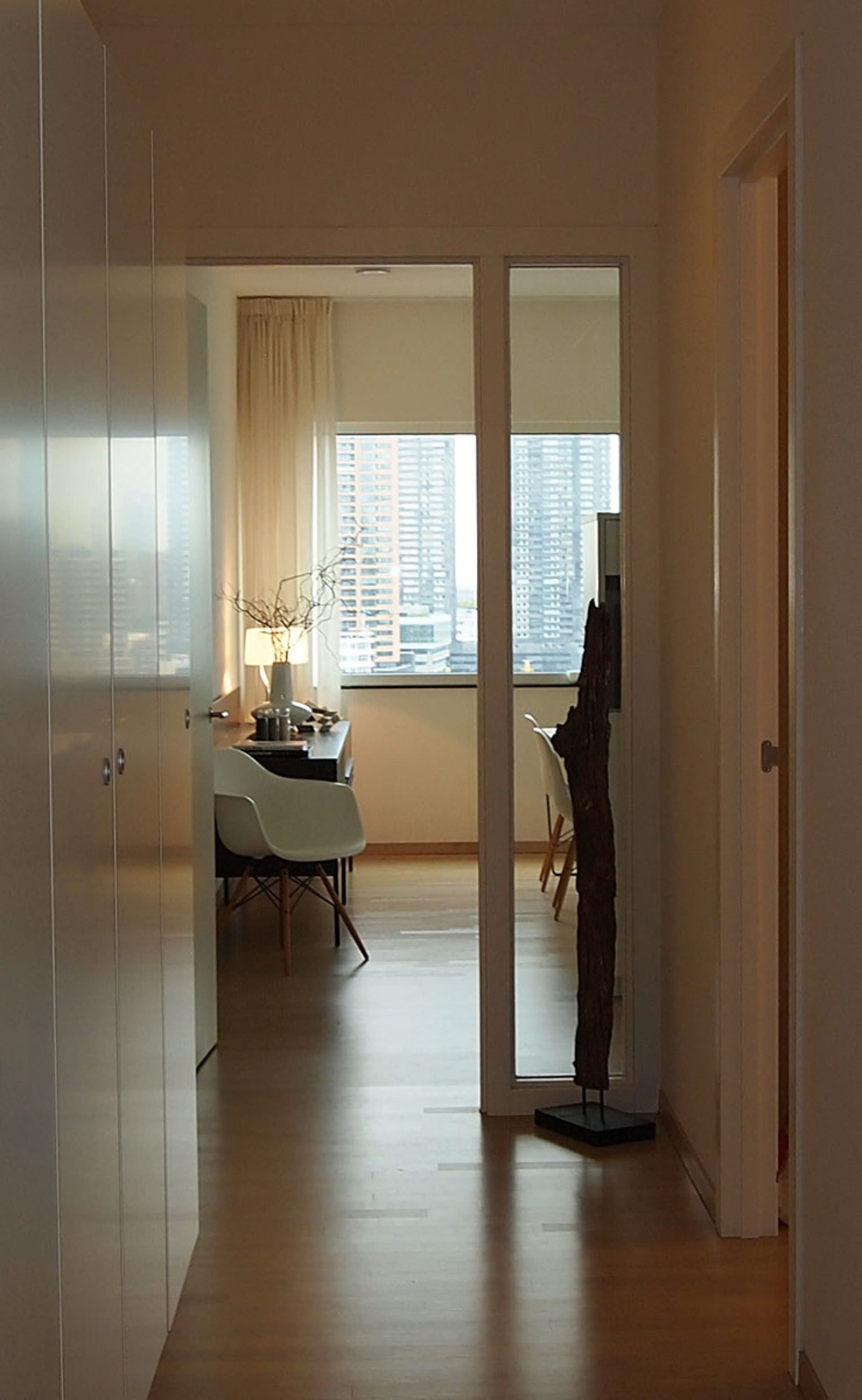 Rotterdam-two-bedroom-apartment-hallway