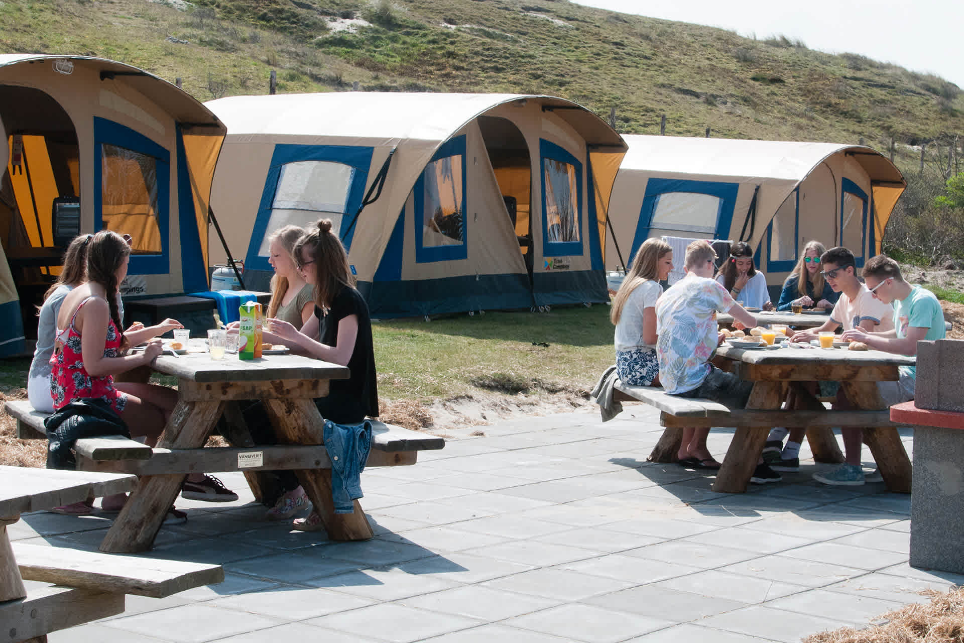 Camping Kogerstrand, ingerichte jeugdtenten