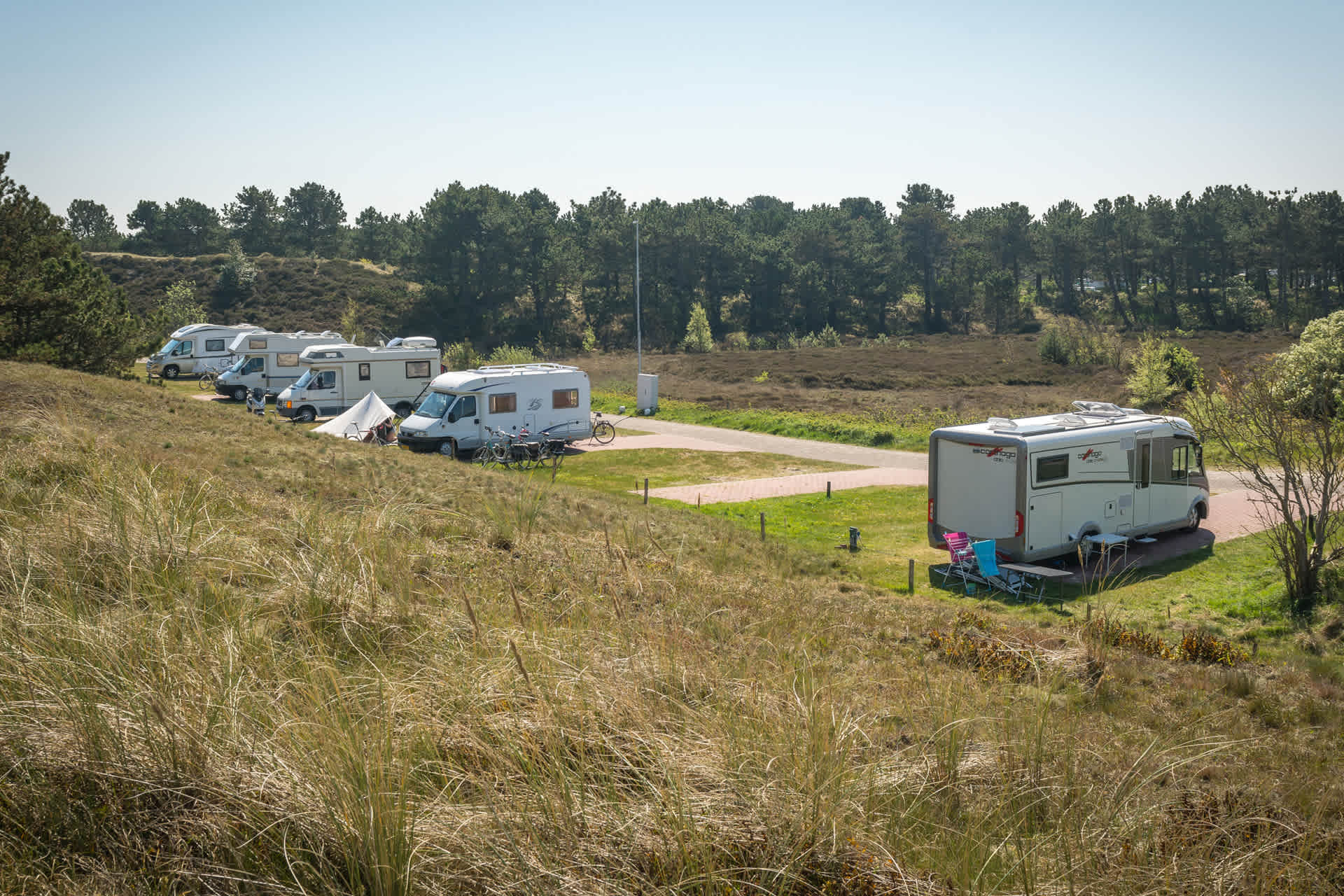 Camping Loodsmansduin, camperplek binnen de poort