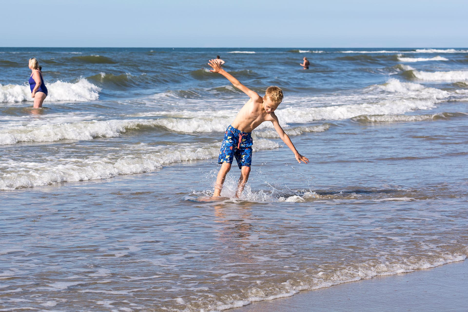 Strand, skimboarden