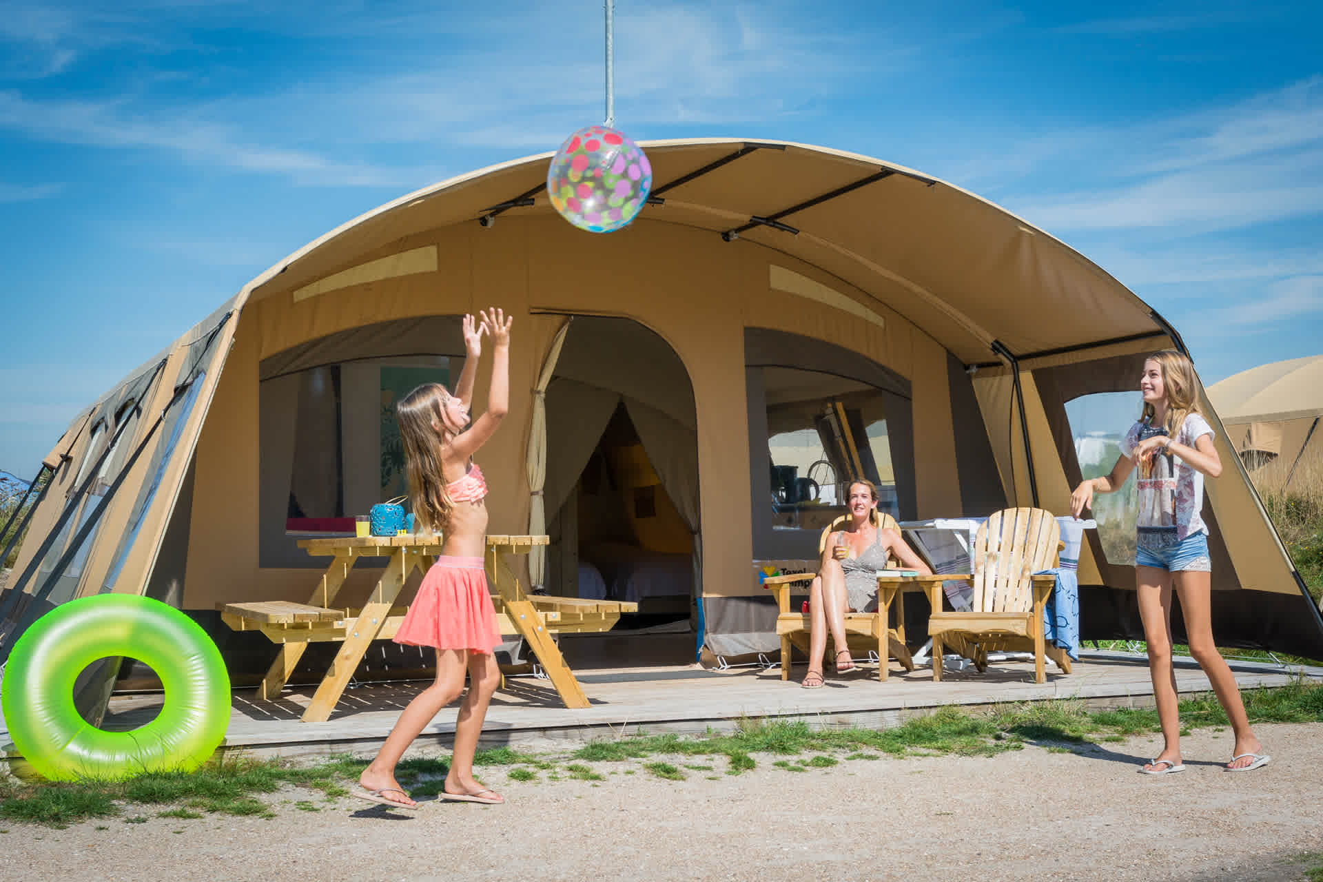 Camping Loodsmansduin, ingerichte tent met badkamer