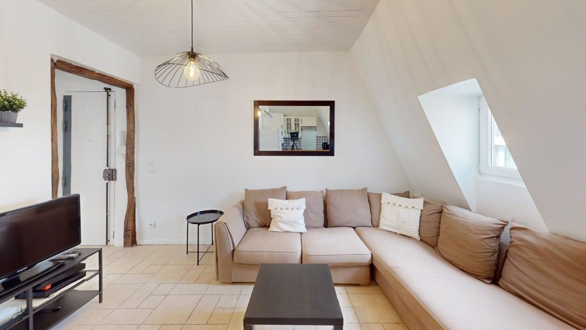 7989-Rue-de-Courcelles-Living-Room