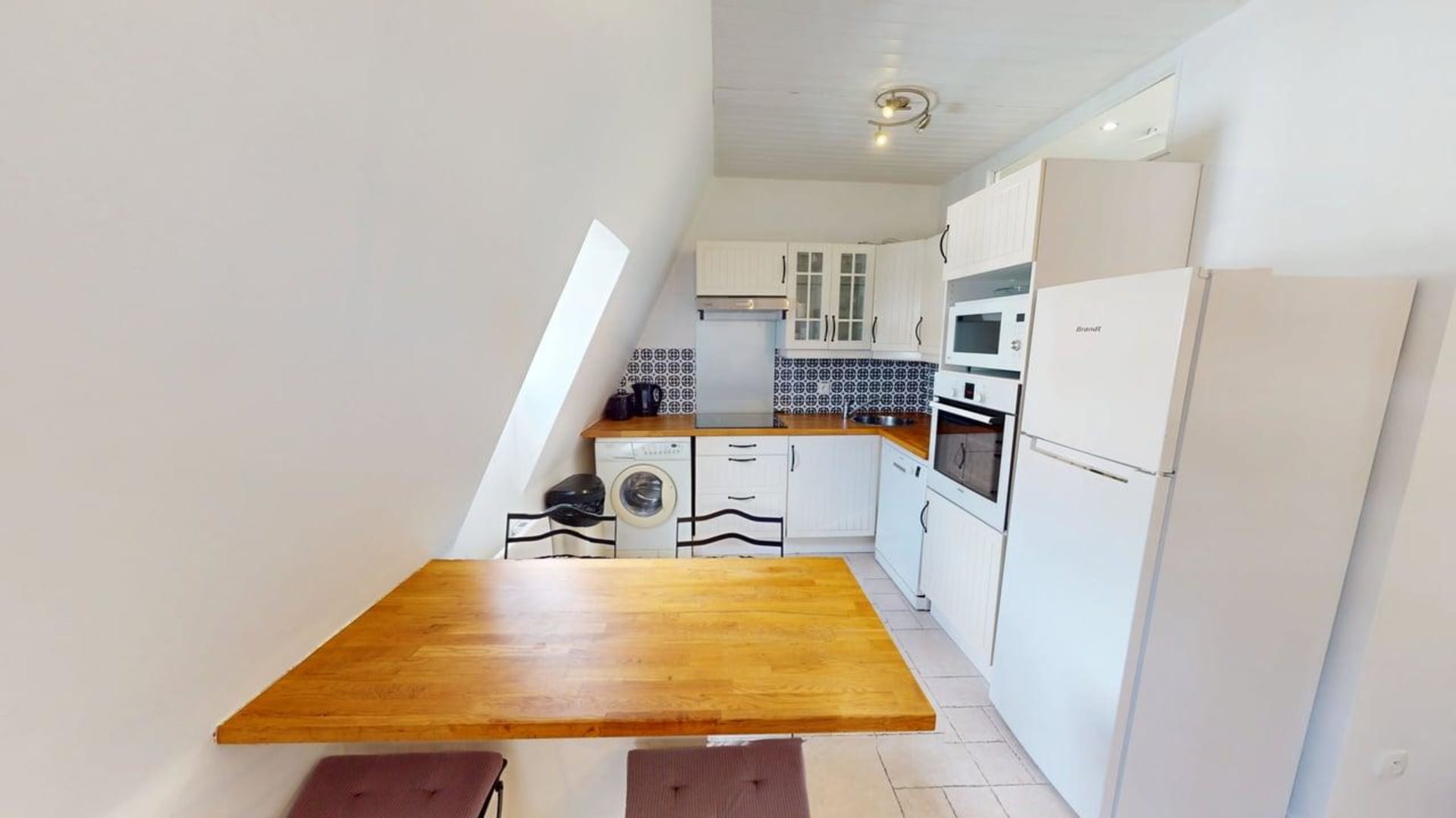 7989-Rue-de-Courcelles-05142025 153502