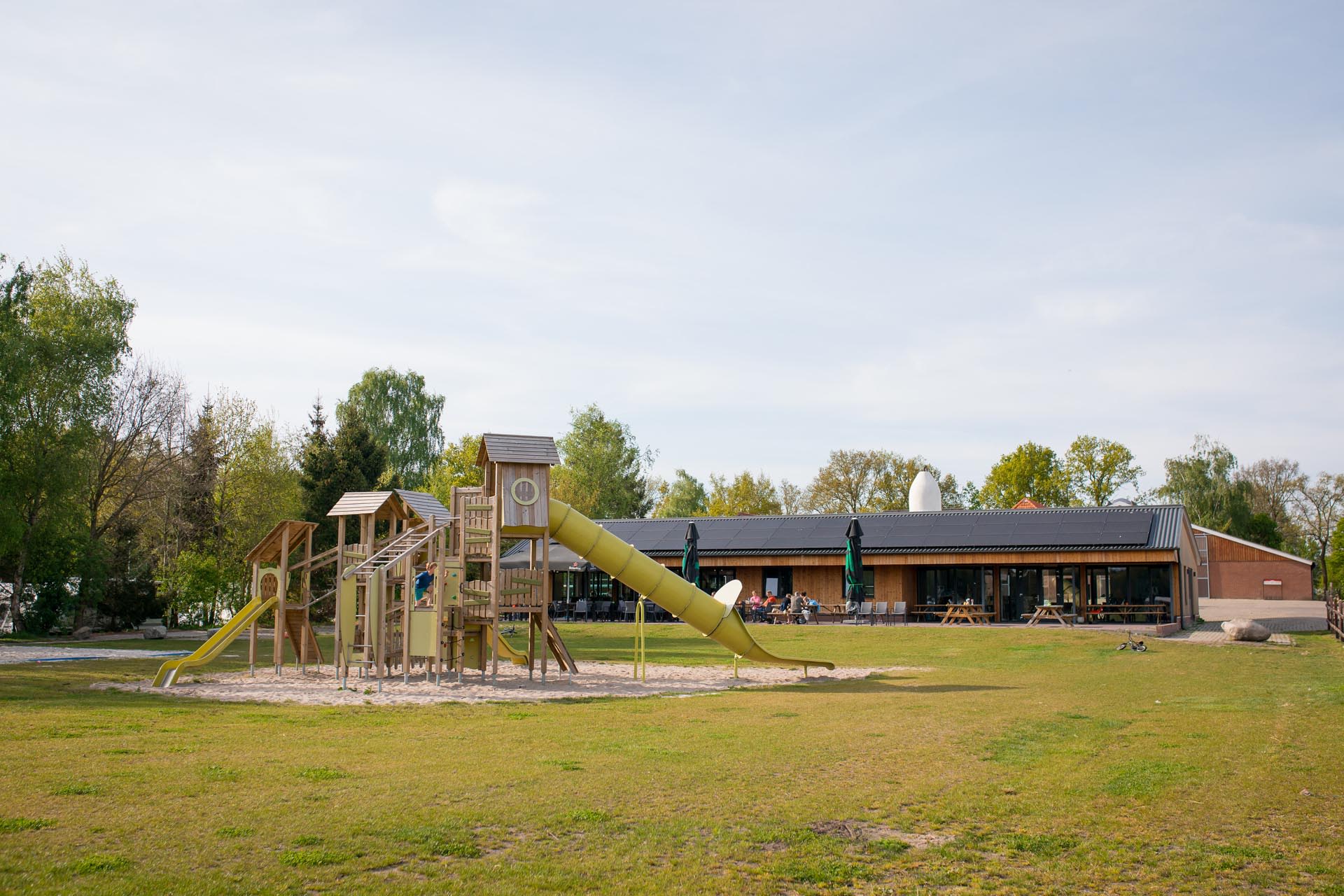 FarmCamps De Bosrand paviljoen boszicht en spe