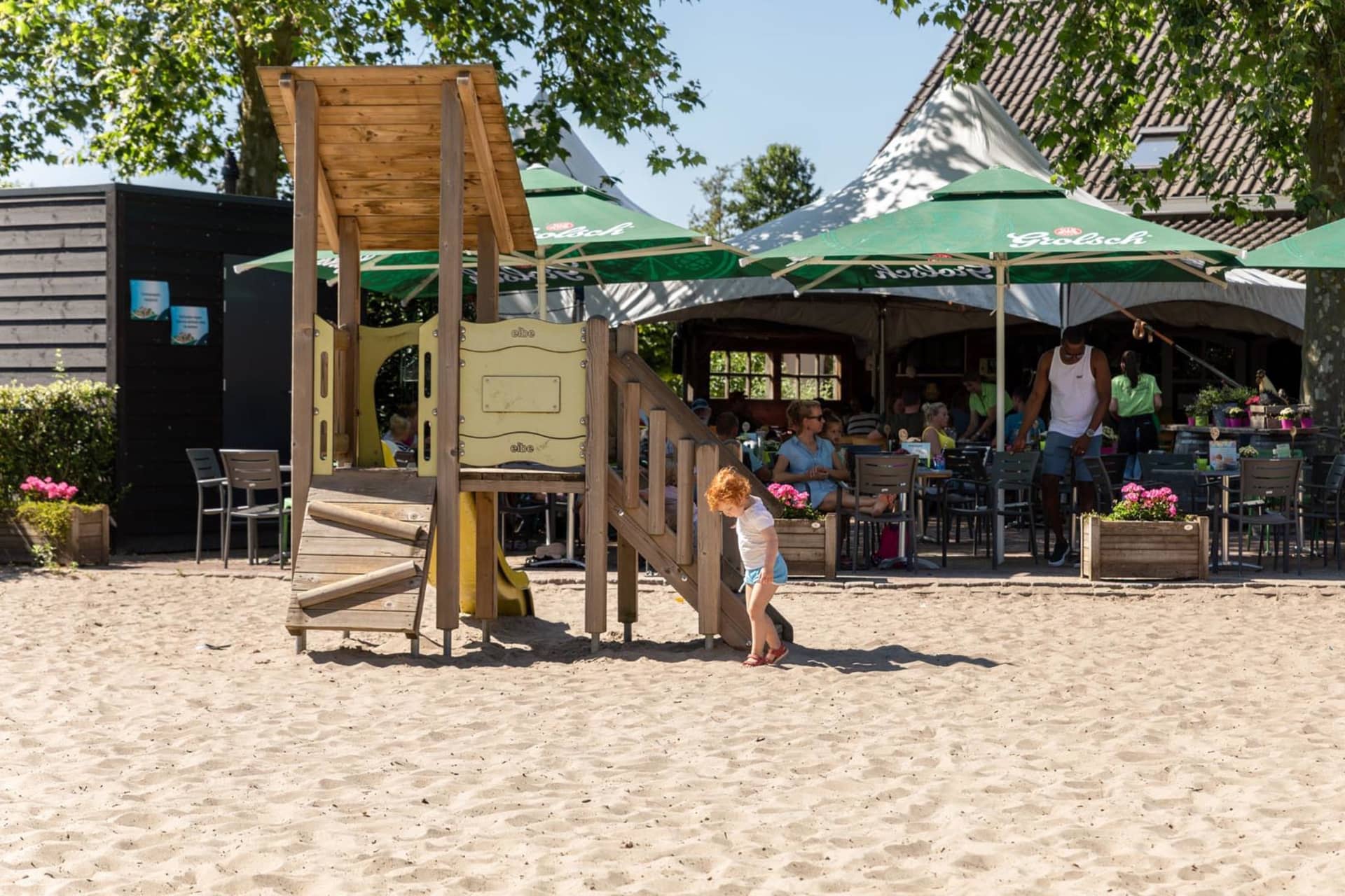 FarmCamps Breehees Noord-Brabant kind spelen speeltoestel terras